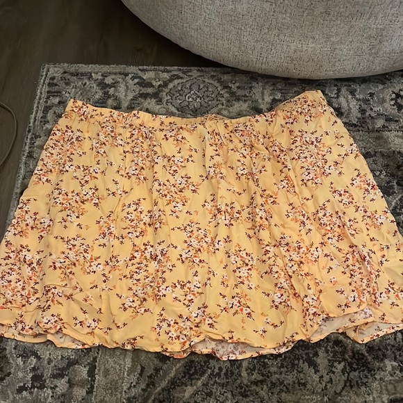 Old Navy Dresses & Skirts - 4️⃣for24 Old Navy Ditsy Floral Yellow Mini Skirt Plus 3X Spring Cottagecore